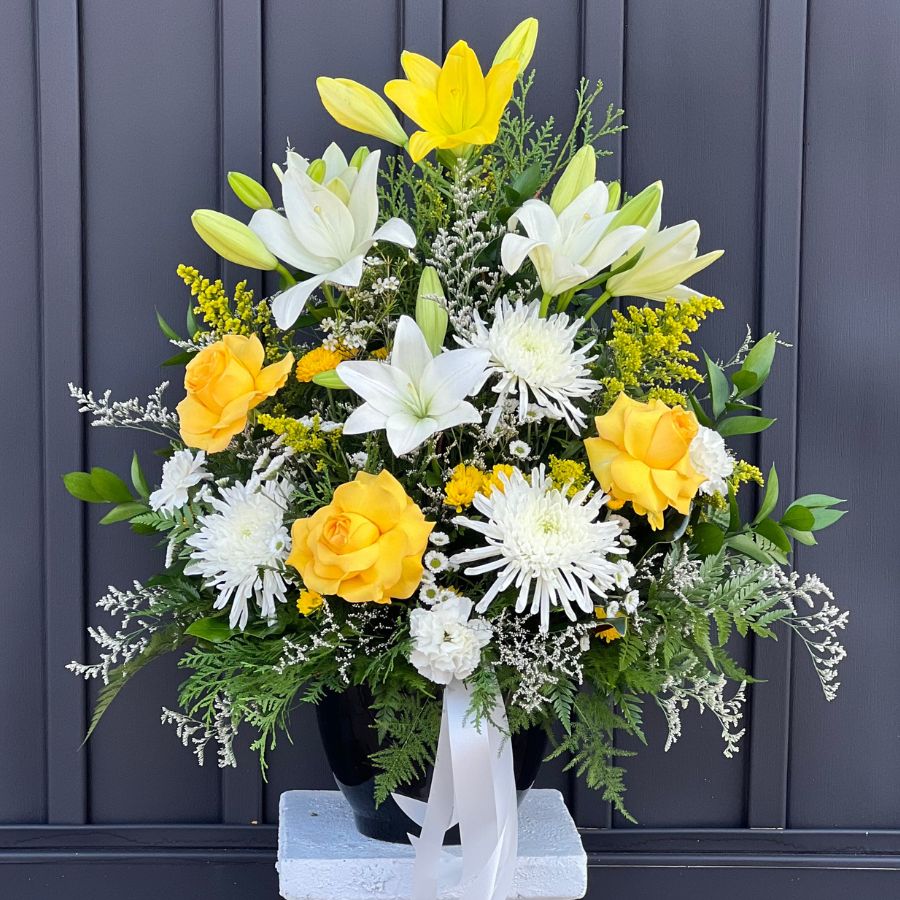 Tribute Urn Spray